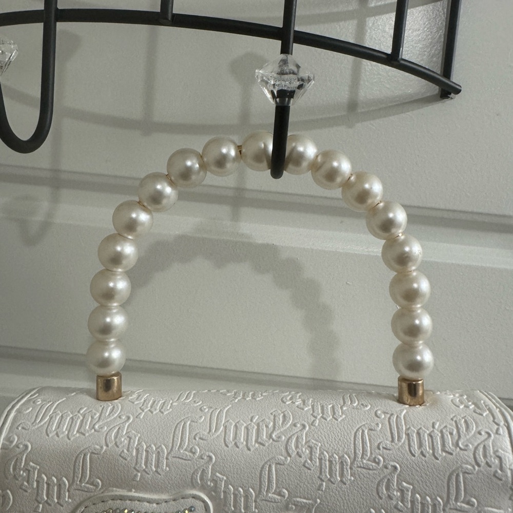 Juicy Couture White Pearl Handle Bag: STRING OF PEARLS WOS ⚪️🤍 - Picture 3 of 7